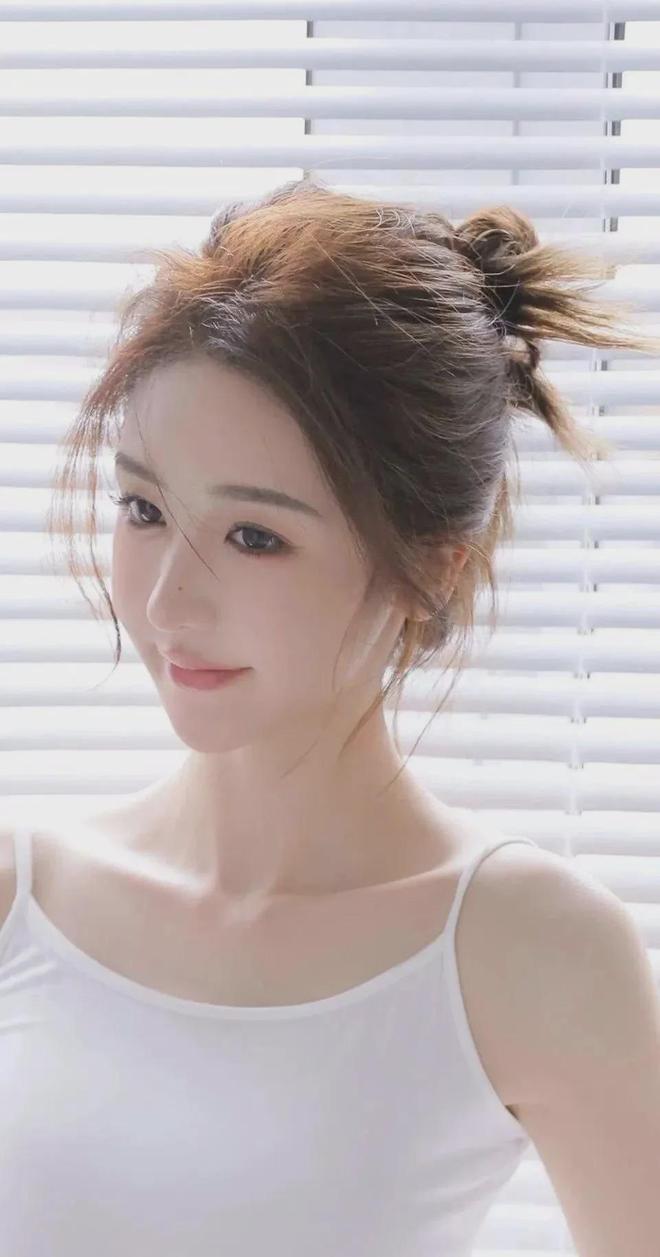 （中国）网站IOS安卓手机APP安装mg不朽情缘校花不着寸缕的跪趴在地上(图1)